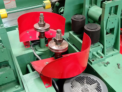 宏碩偉業(yè)鋼鐵生產(chǎn)設(shè)備-不銹鋼方管拋光機(jī)